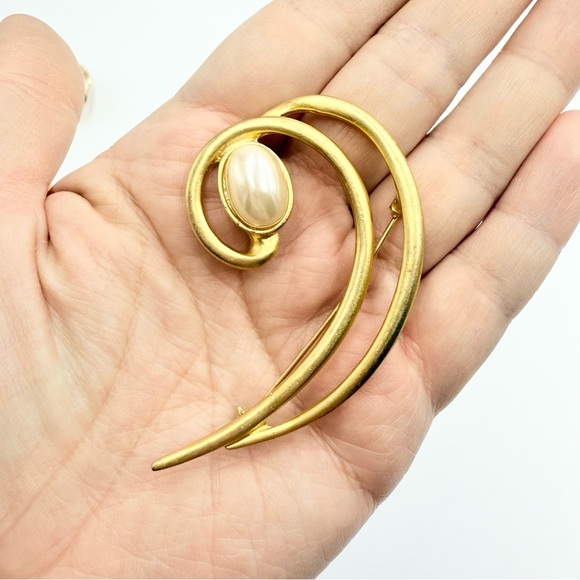 Vintage Gold Tone Abstract Shaped Brooches Lot - Picture 4 of 11